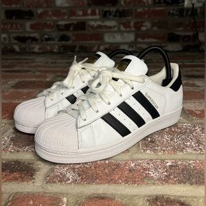Adidas Women’s Superstar Low Top Shell  Shoes Cloud White 2016 Manufactured. EUC
